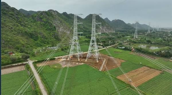 Công trường thi công xây lắp của công ty